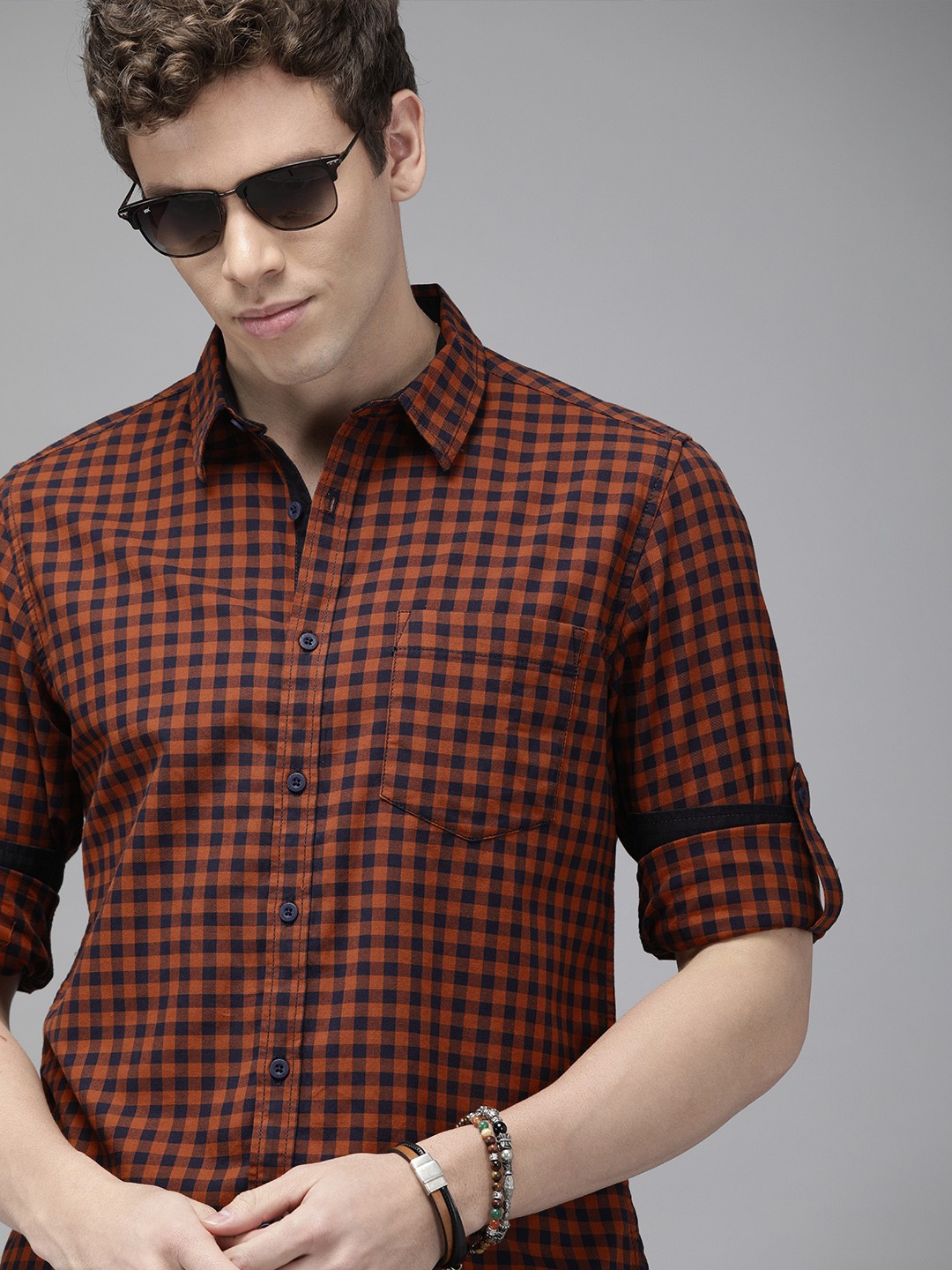 

Roadster Men Orange & Navy Blue Regular Fit Checked Casual Shirt