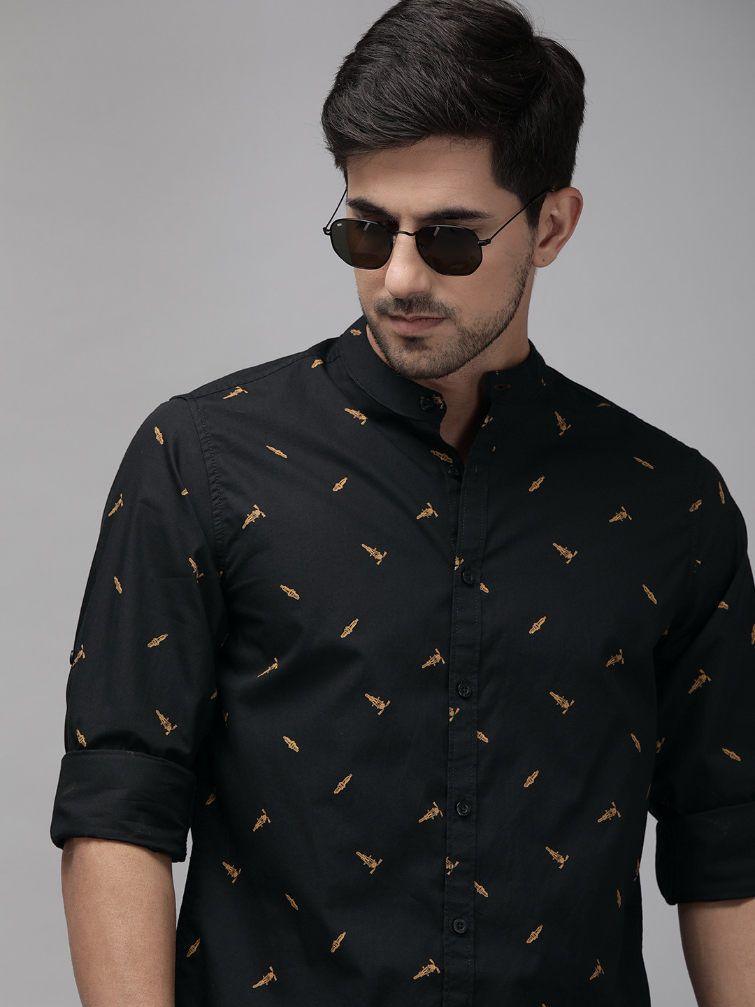 

Roadster Men Black & Mustard Yellow Regular Fit Conversational Print Sustainable Casual Shirt