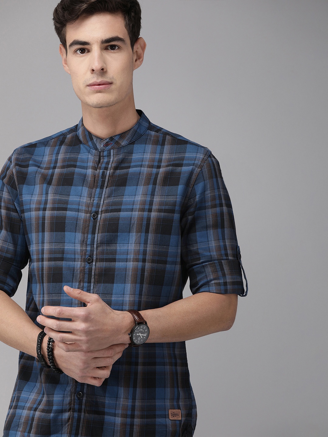 

Roadster Men Blue & Black Regular Fit Checked Casual Shirt