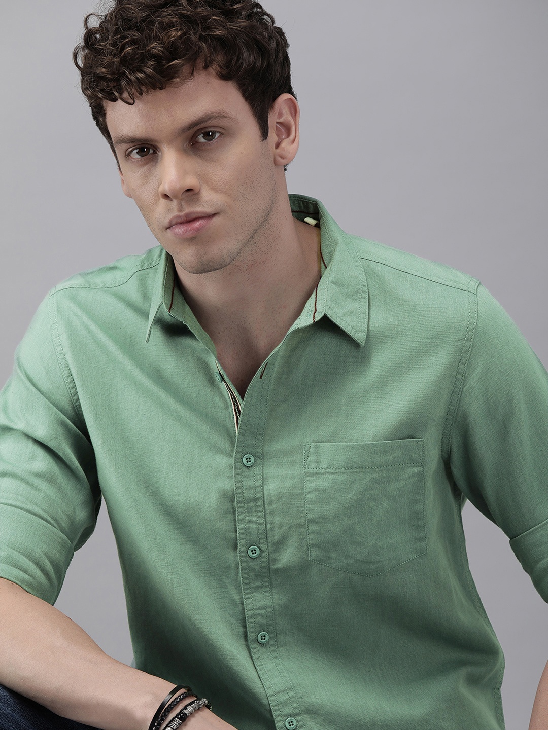 

Roadster Men Green Regular Fit Solid Casual Shirt