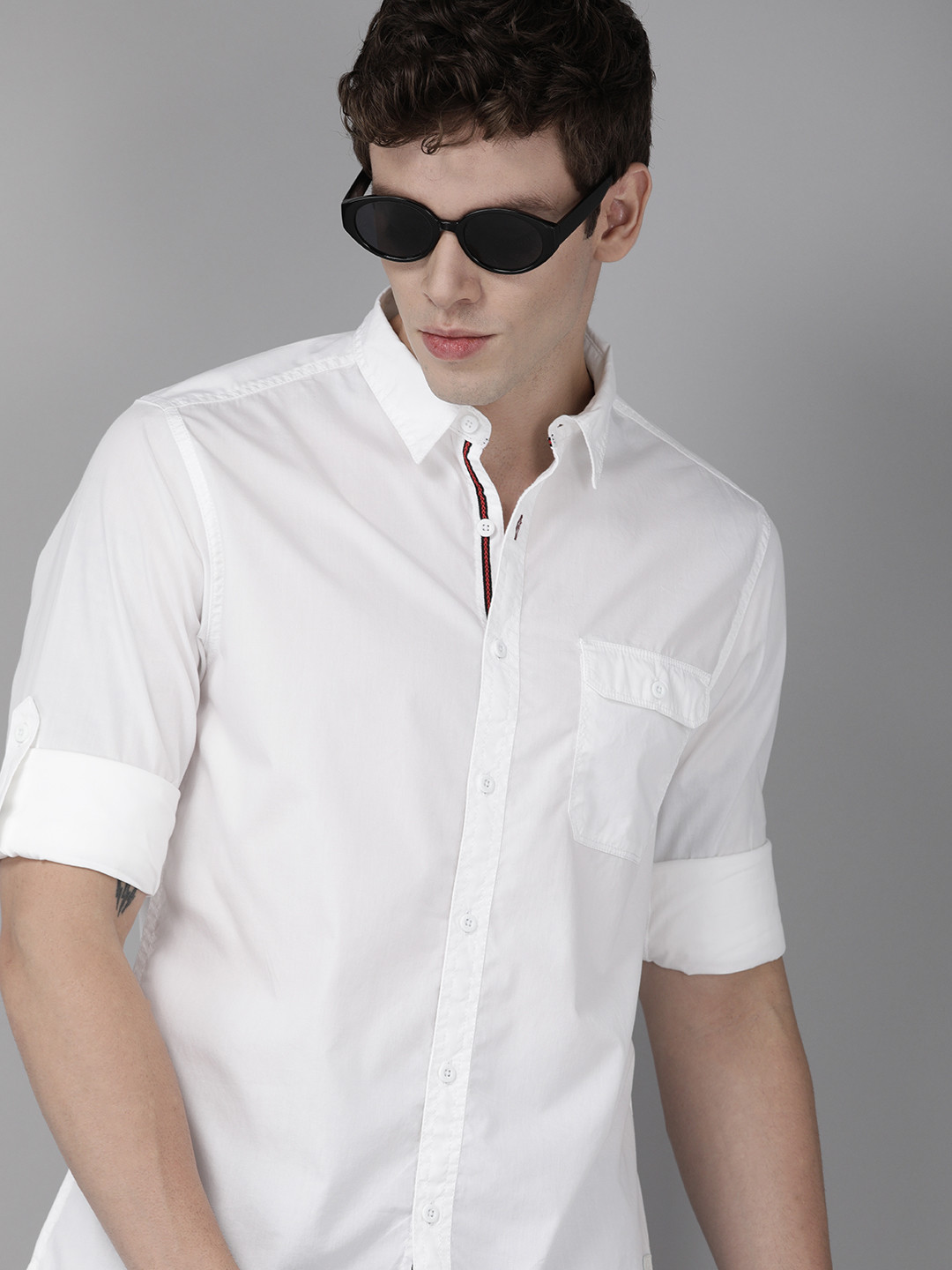 

Roadster Men White Hydry Finish Solid Casual Shirt, Navy blue