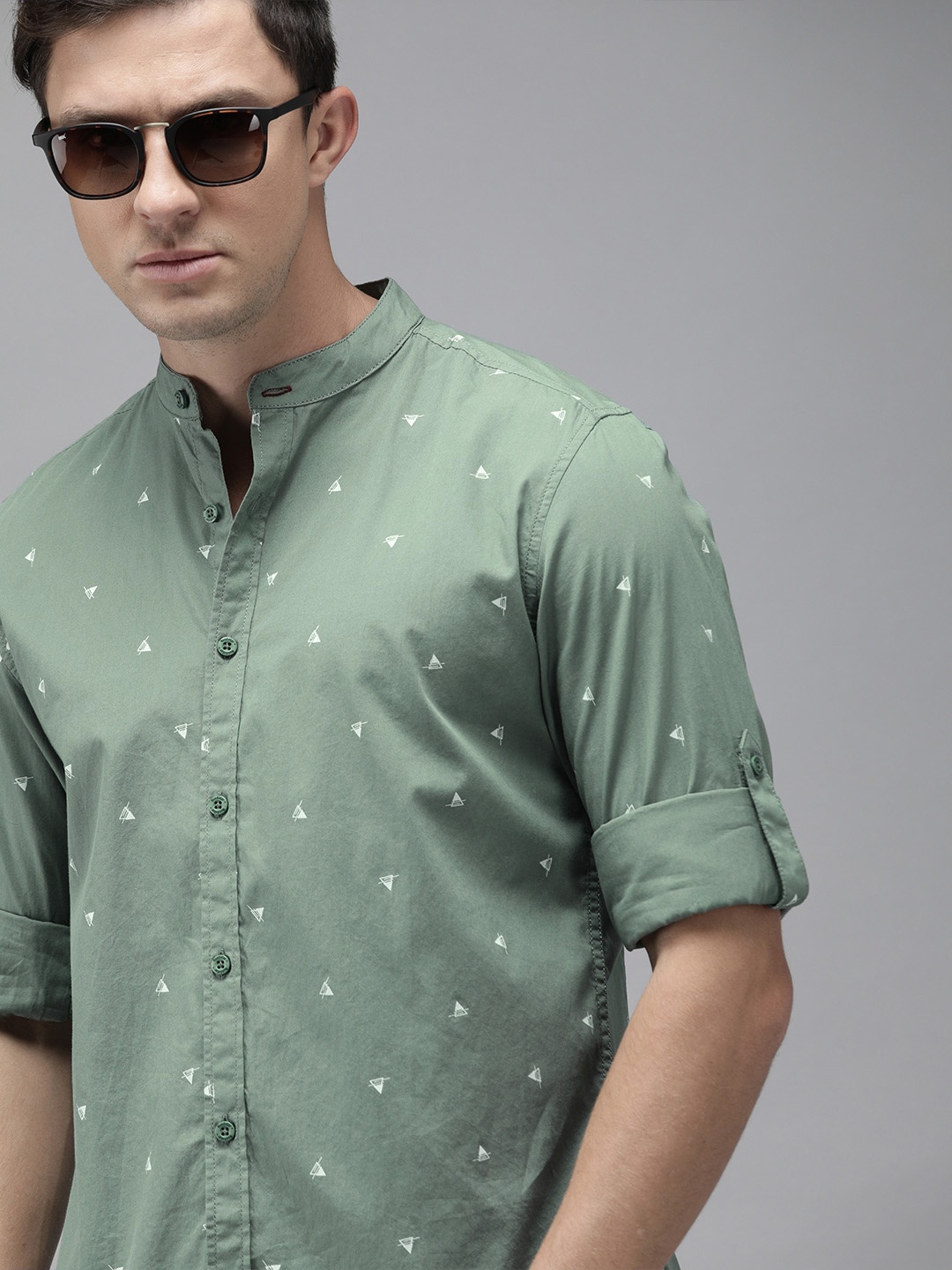 

Roadster Men Green & Off-White Regular Fit Printed Casual Shirt