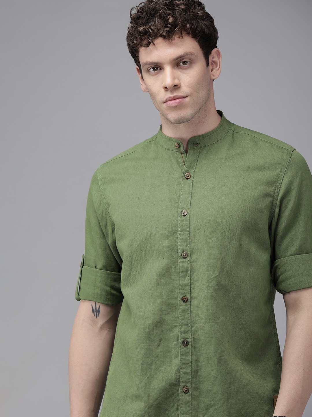 

Roadster Men Olive Green Regular Fit Solid Casual Shirt