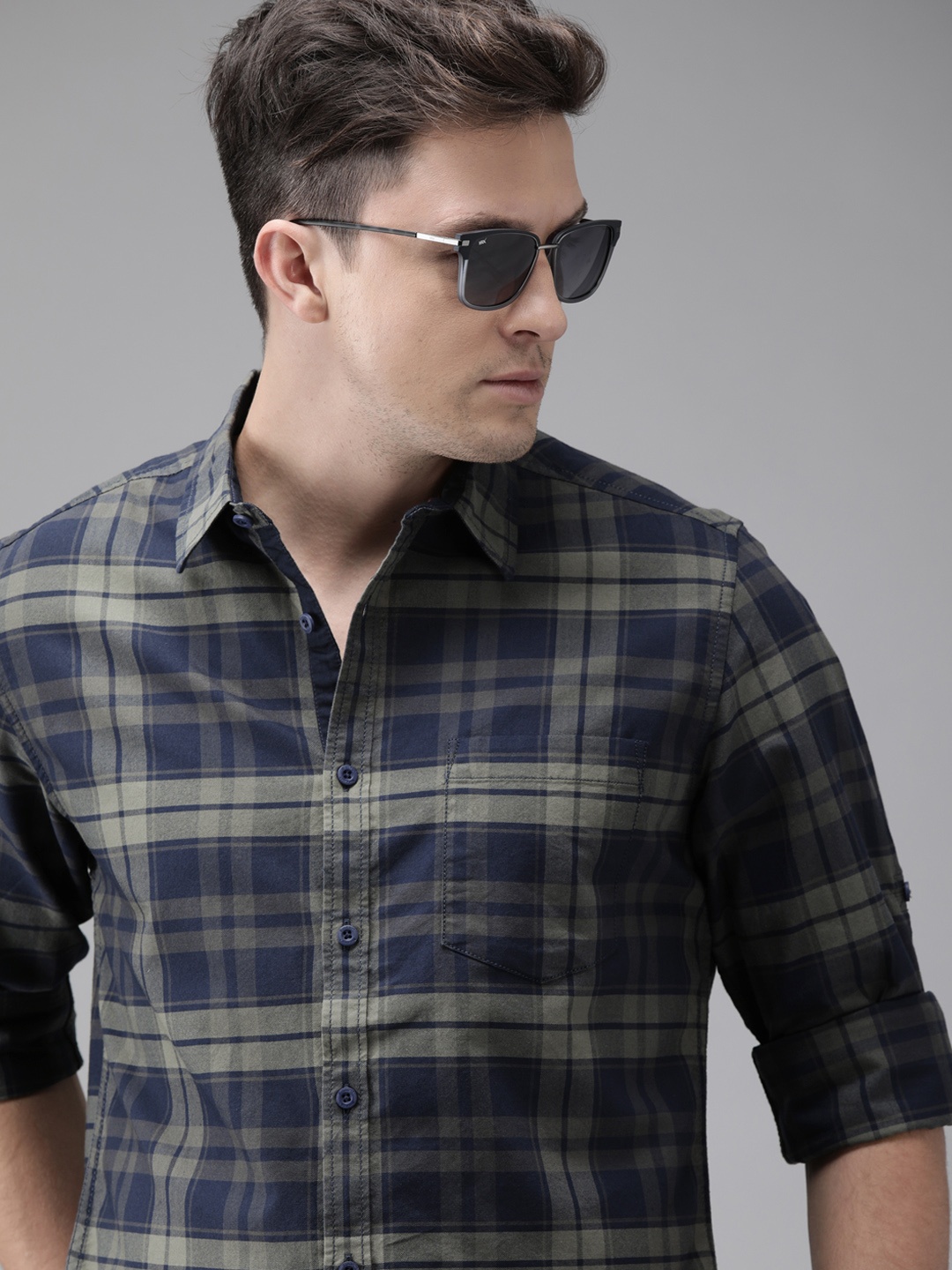 

Roadster Men Navy Blue & Olive Green Regular Fit Checked Casual Shirt