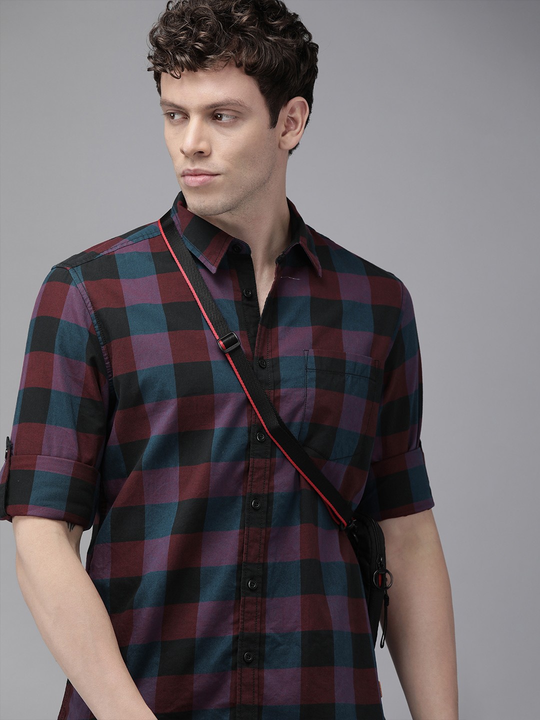 

Roadster Men Maroon & Blue Slim Fit Checked Casual Shirt