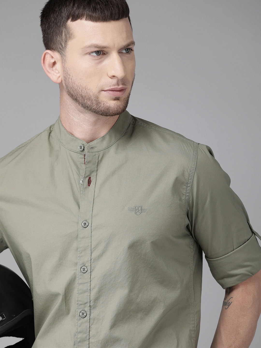 

Roadster Men Olive Green Slim Fit Solid Casual Shirt