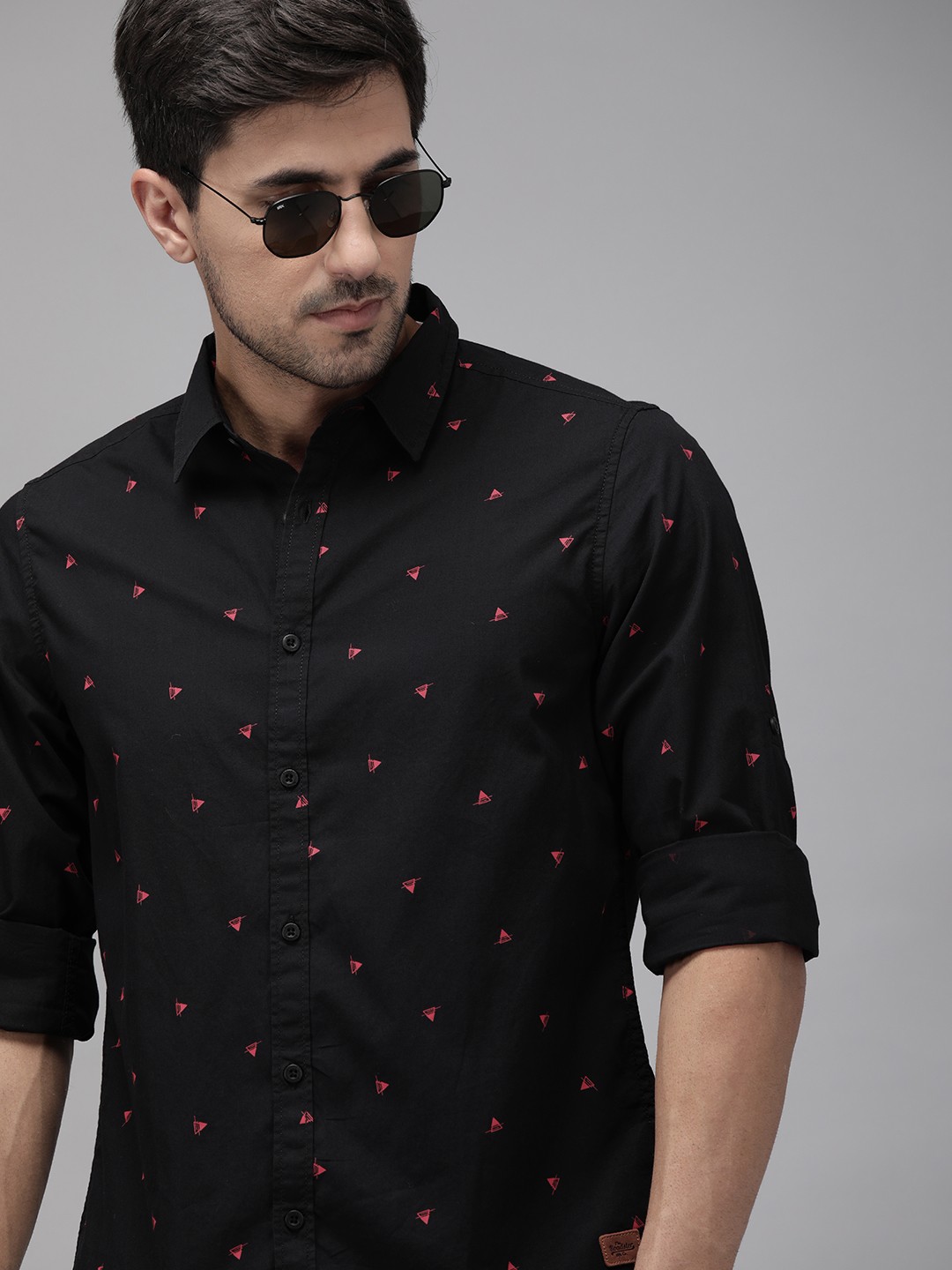 

Roadster Men Black & Pink Regular Fit Printed Sustainable Casual Shirt
