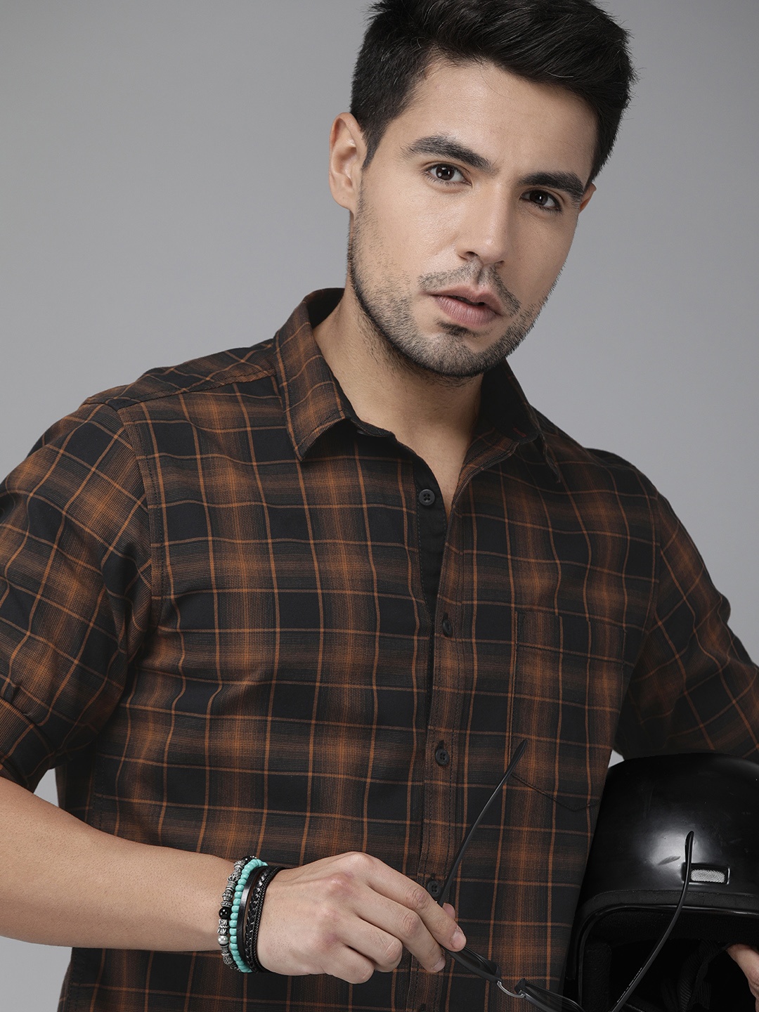 

Roadster Men Rust Brown & Black Regular Fit Checked Casual Shirt