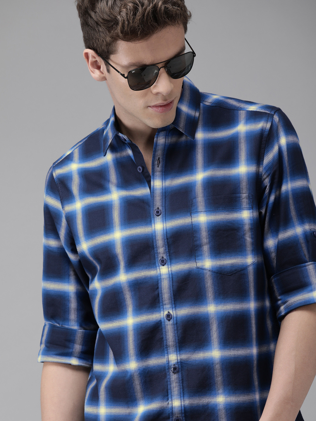 

Roadster Men Navy Blue & White Regular Fit Checked Casual Shirt