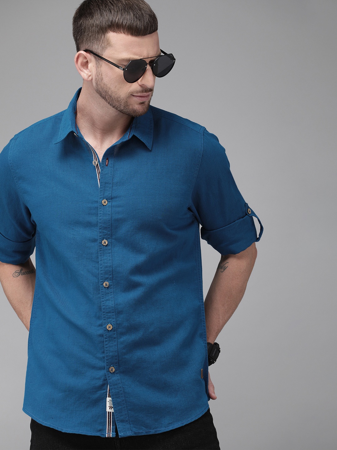 

Roadster Men Teal Blue Regular Fit Solid Casual Shirt