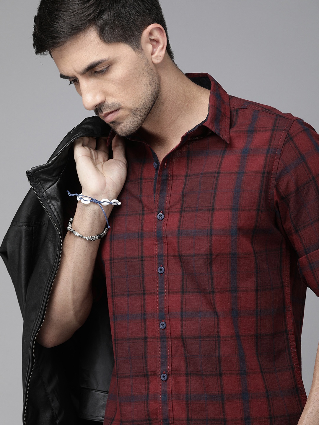 

Roadster Men Maroon & Navy Blue Regular Fit Checked Casual Shirt