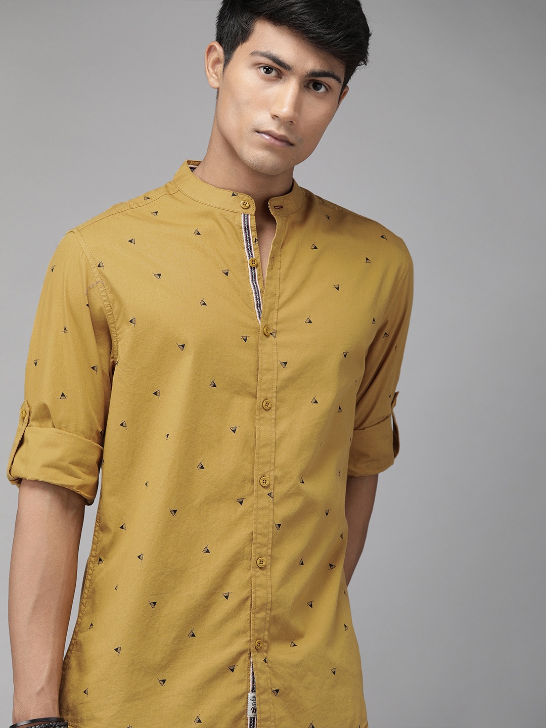 

Roadster Men Mustard Yellow & Black Geometric Print Pure Cotton Shirt