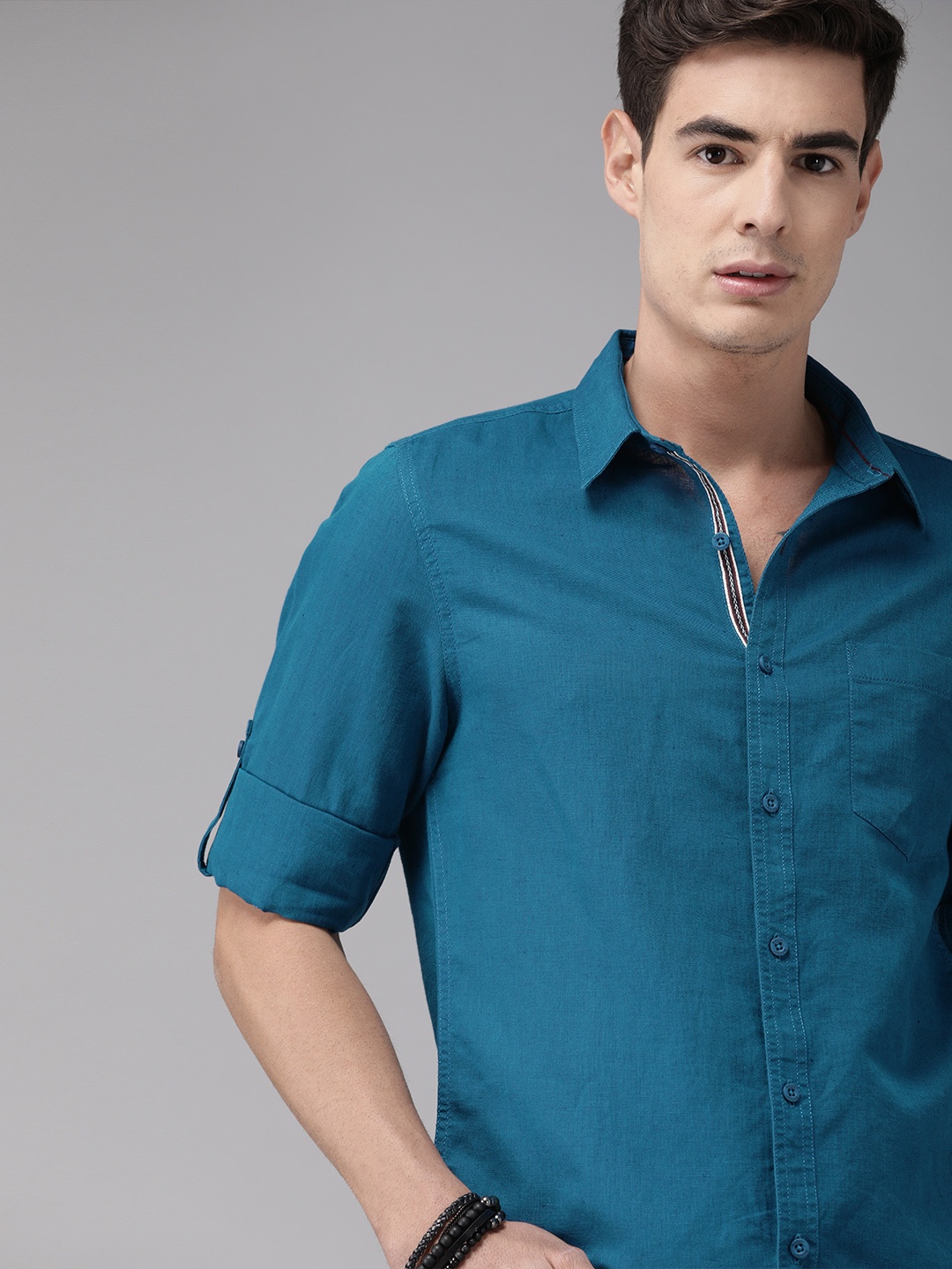 

Roadster Men Blue Regular Fit Solid Casual Shirt