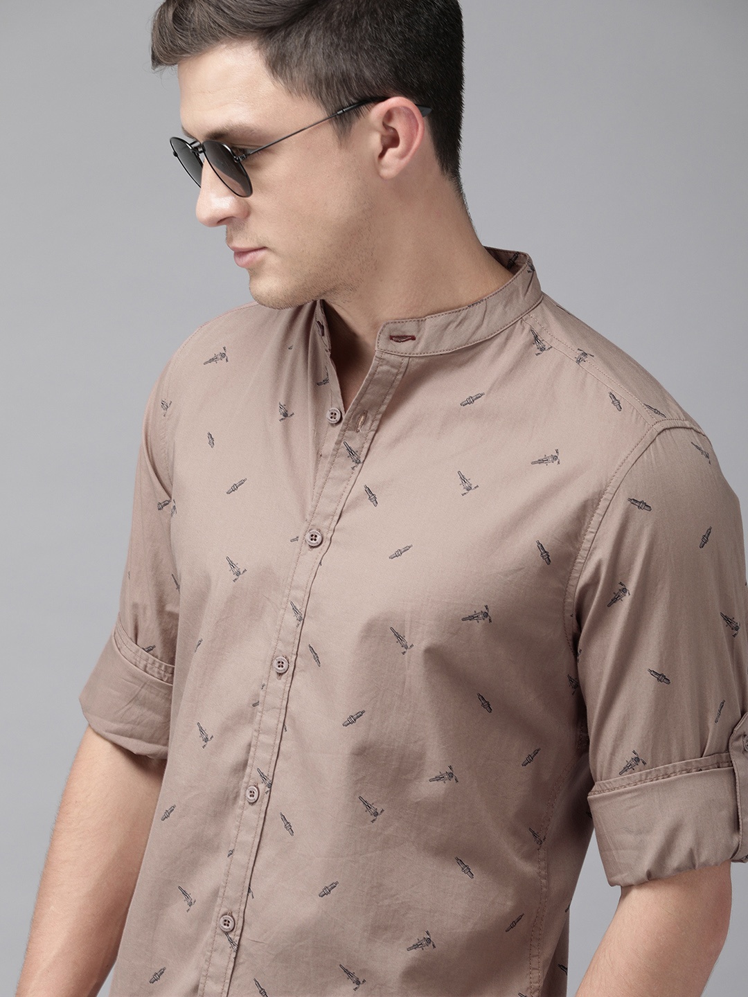 

Roadster Men Beige & Black Regular Fit Printed Sustainable Casual Shirt