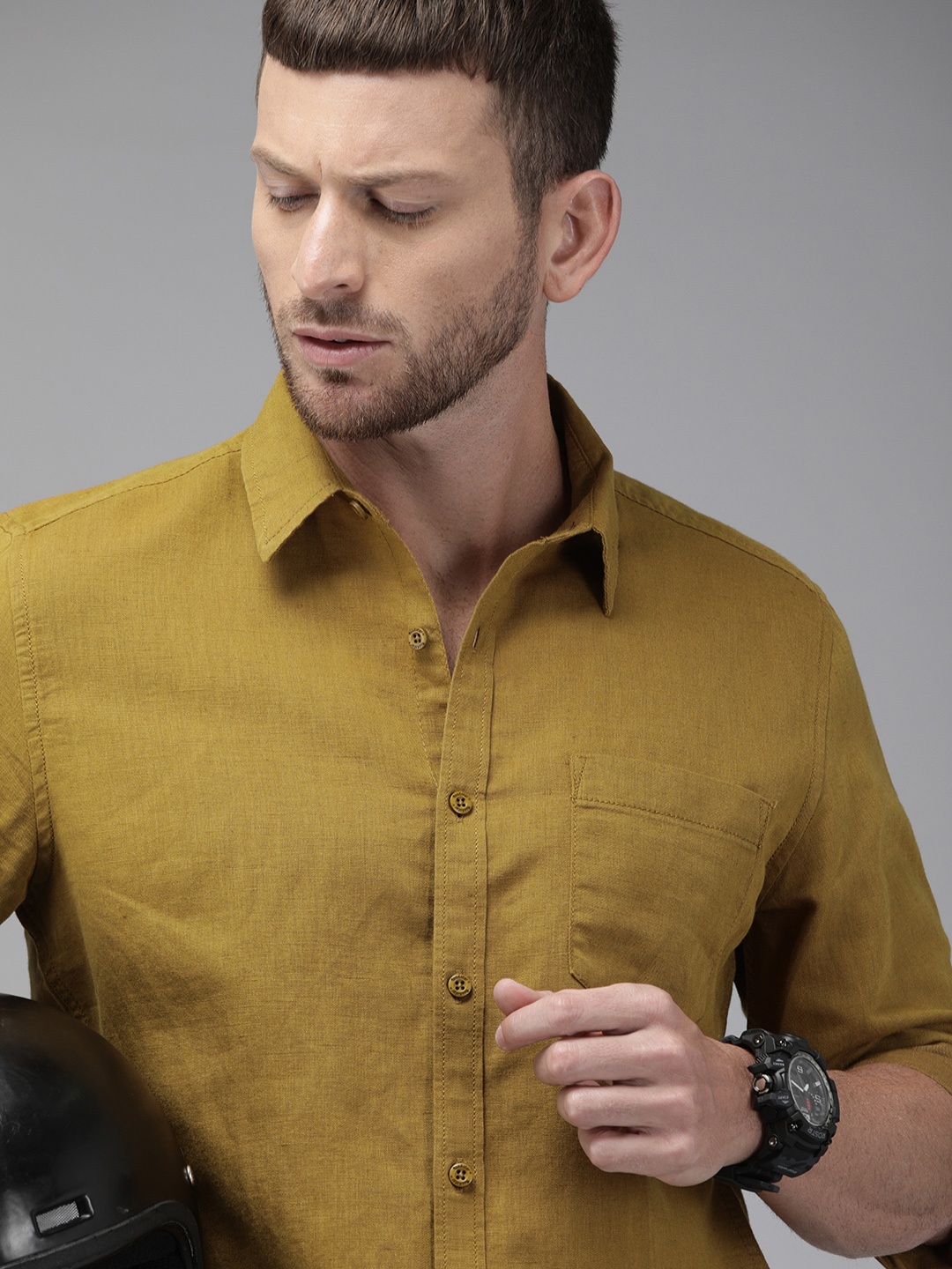 

Roadster Men Regular Fit Solid Cotton Linen Casual Shirt, Mustard