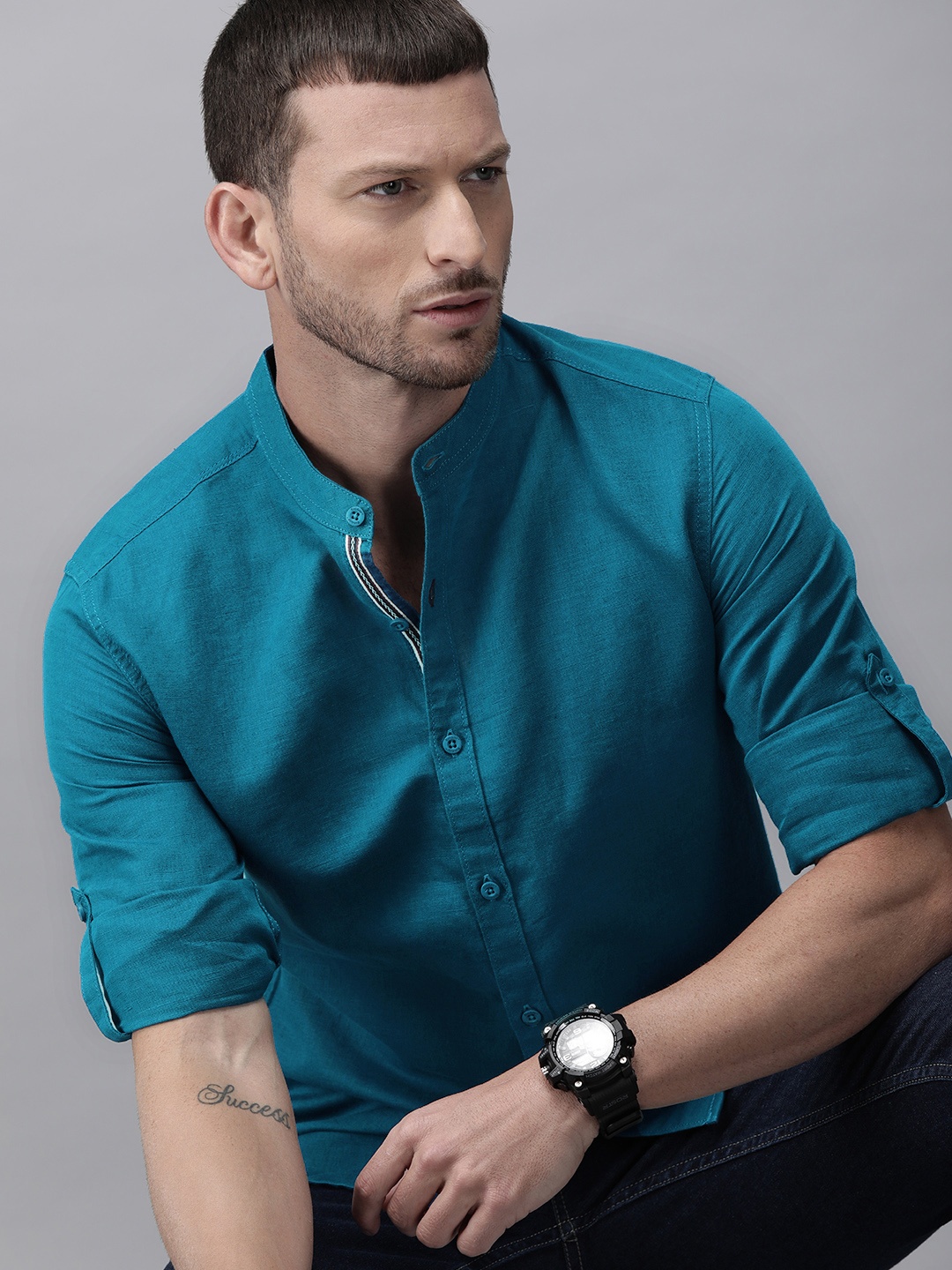 

Roadster Men Teal Blue Regular Fit Solid Casual Shirt