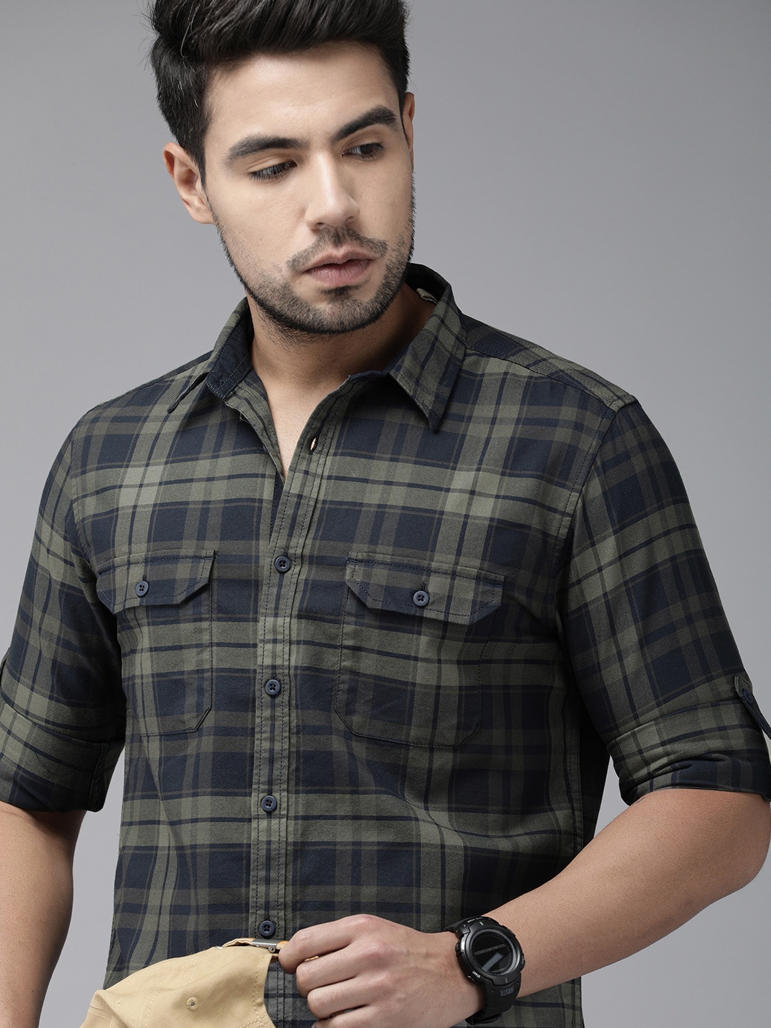 

Roadster Men Olive Green & Navy Blue Regular Fit Checked Casual Shirt