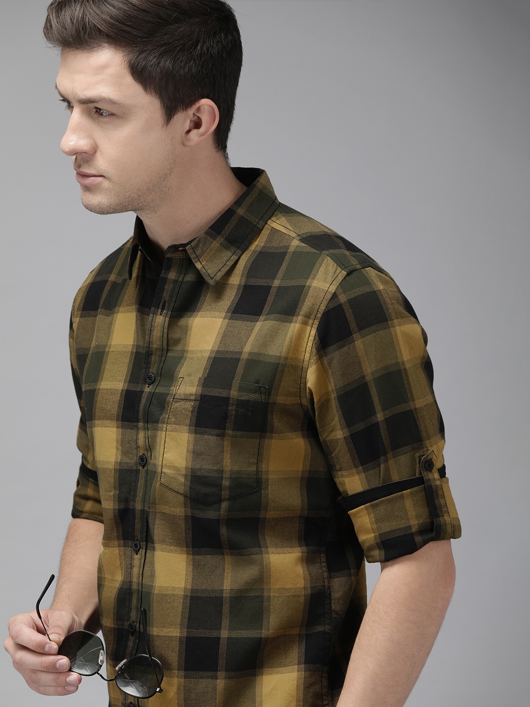 

Roadster Men Mustard Yellow & Black Regular Fit Checked Casual Shirt