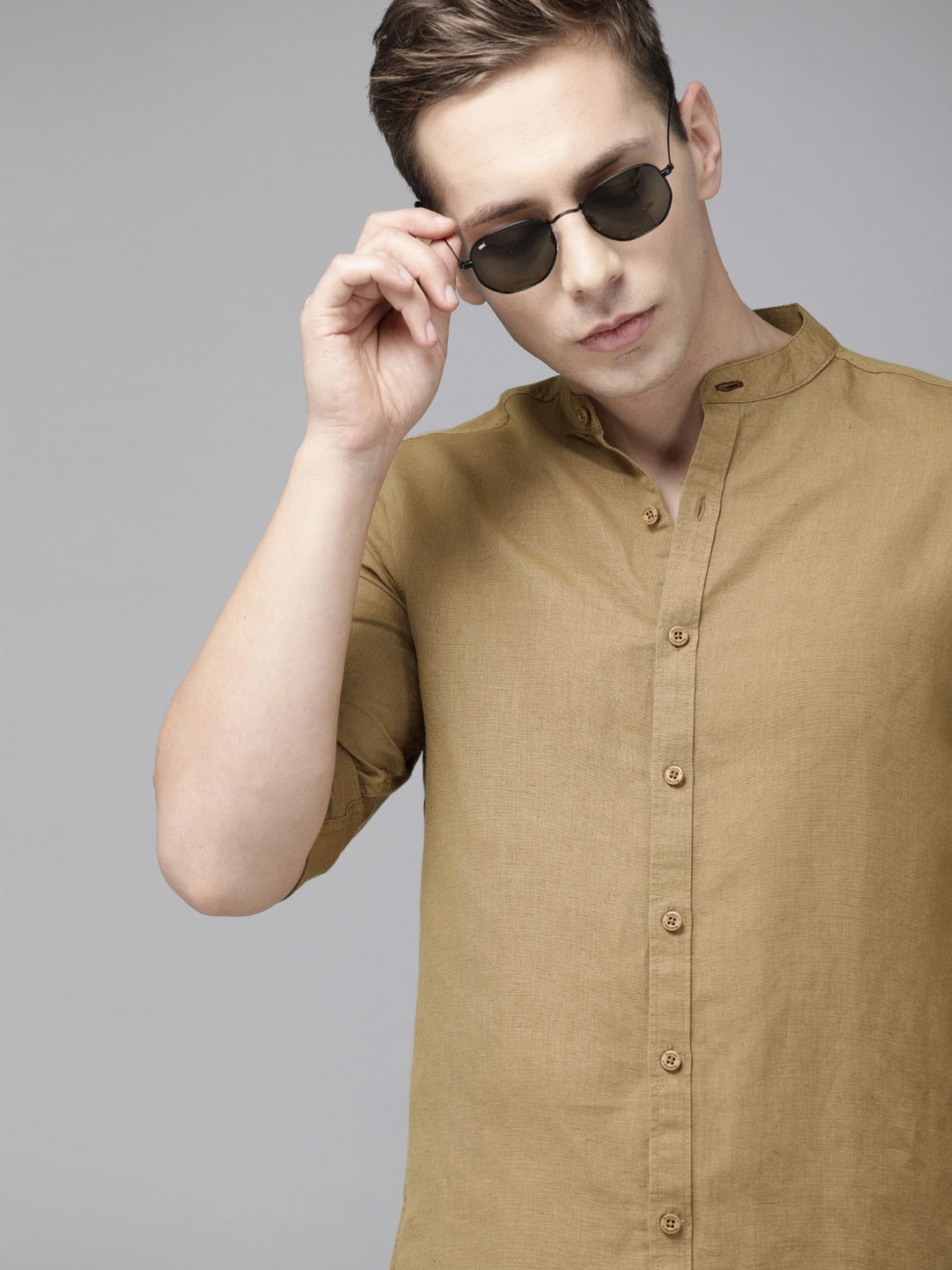 

Roadster Men Khaki Regular Fit Solid Casual Shirt