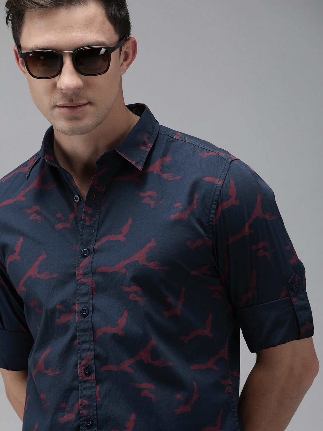 

Roadster Men Navy Blue & Red Regular Fit Printed Sustainable Casual Shirt