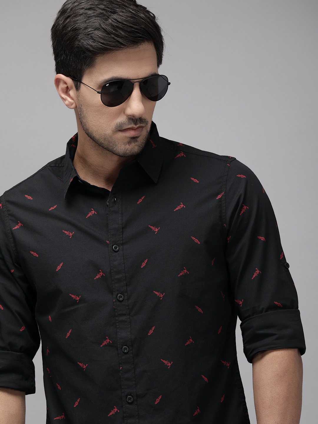 

Roadster Men Black & Red Regular Fit Conversational Print Casual Shirt