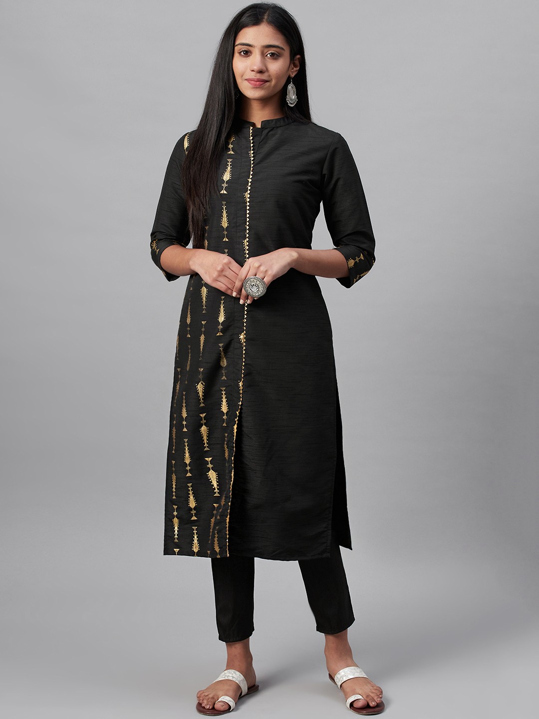 

ZIYAA Women Black & Golden Foil Print Kurta with Trousers