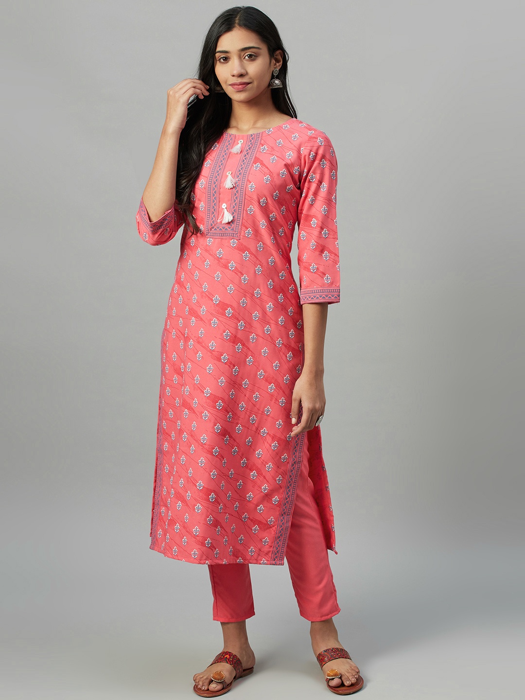 

Sangria Women Pink & Grey Screen Print Kurta with Trousers