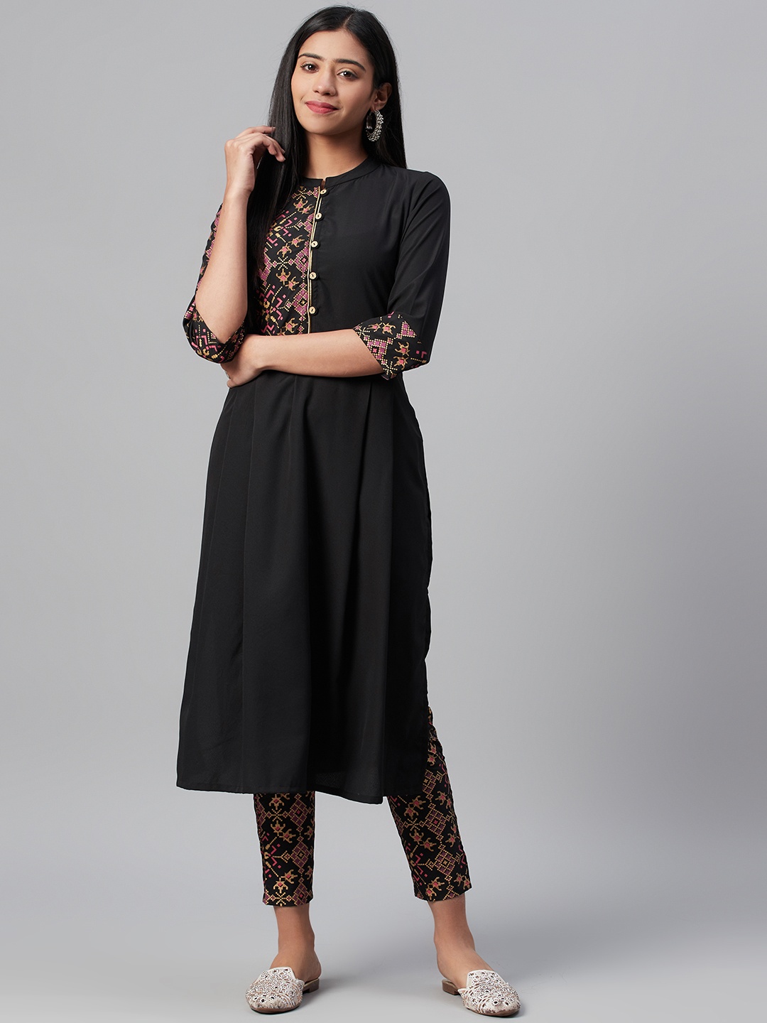 

ZIYAA Women Black & Golden Foil Printed Kurta with Trousers