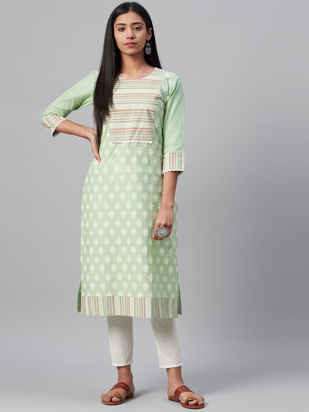 

ZIYAA Women Green & White Screen Print Kurta with Trousers