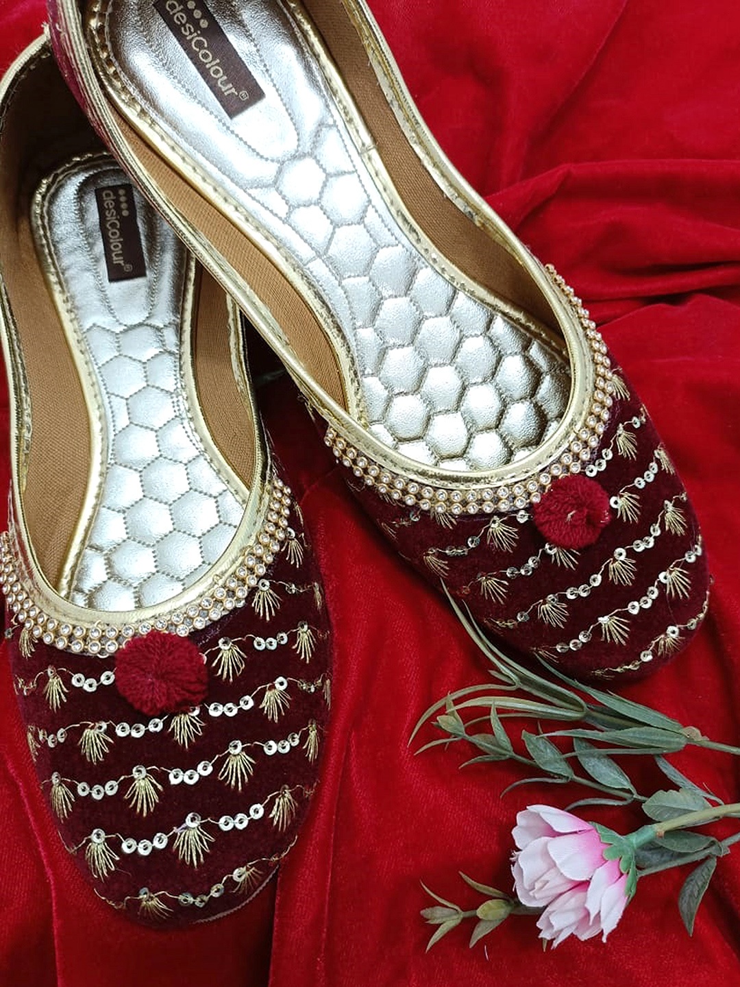 

DESI COLOUR Women Maroon Embellished Mojaris