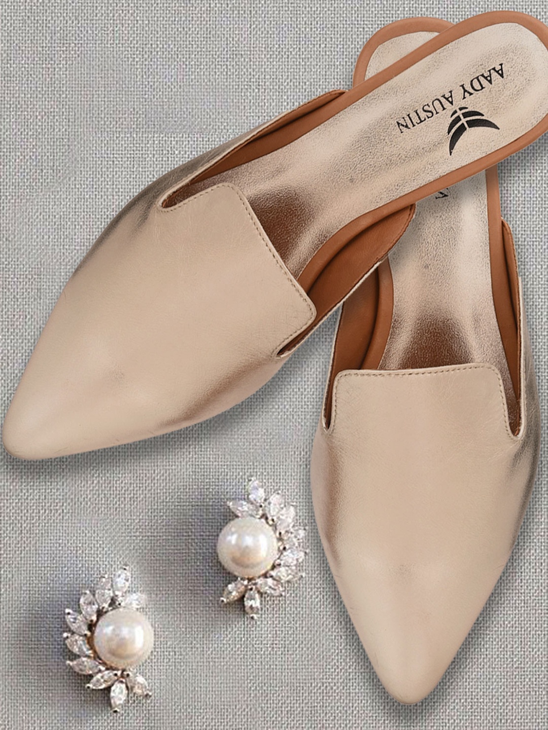 

AADY AUSTIN Women Gold-Toned Solid Mules