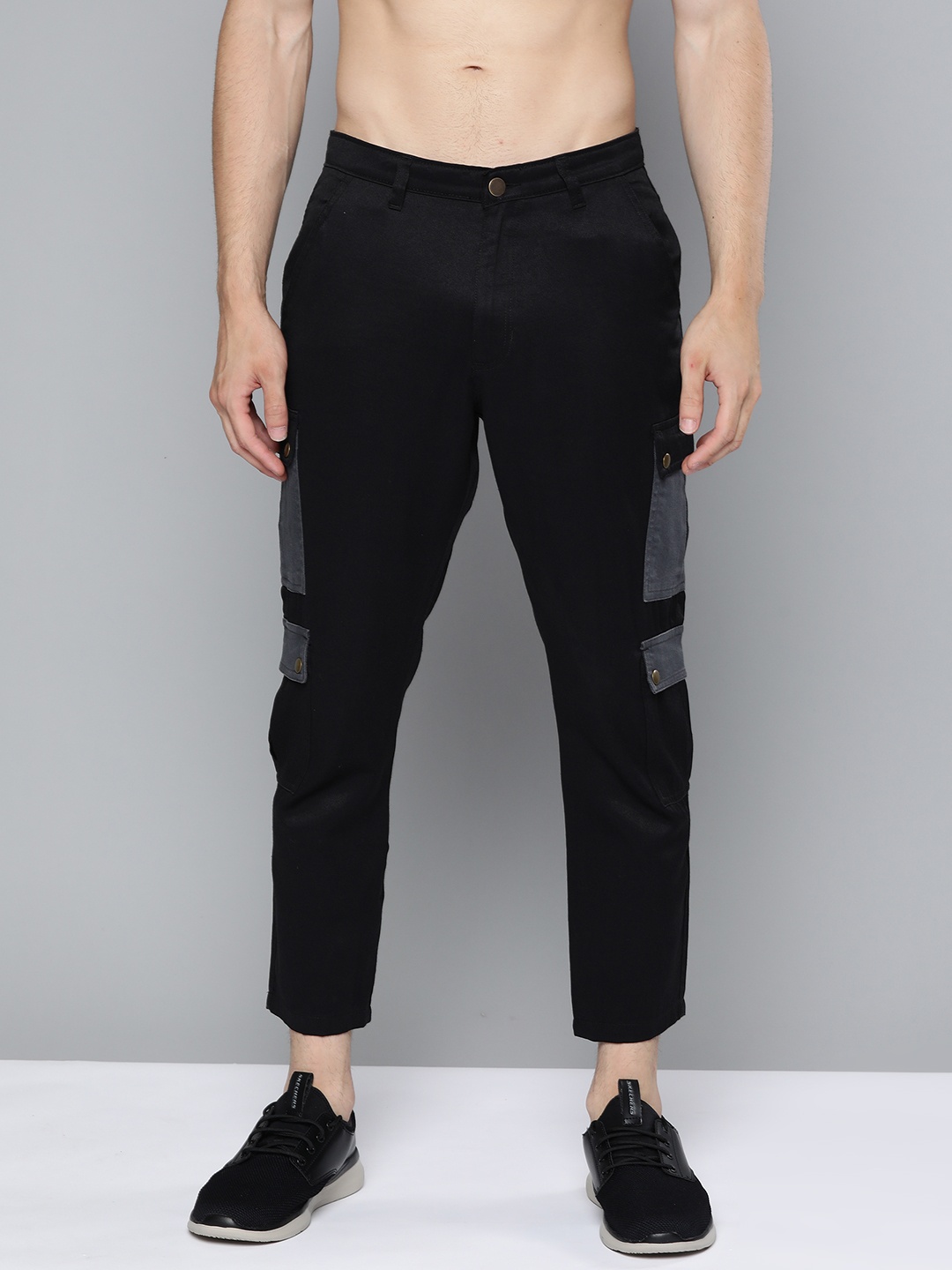 

Kook N Keech Men Black Regular Fit Solid Crop Cargos