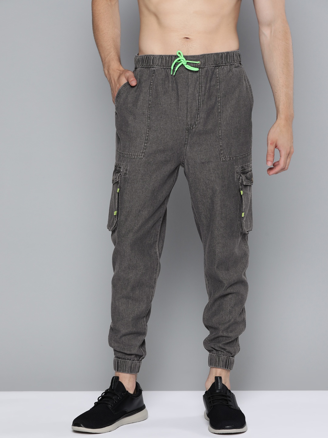 

Kook N Keech Men Charcoal Grey Regular Fit Solid Joggers