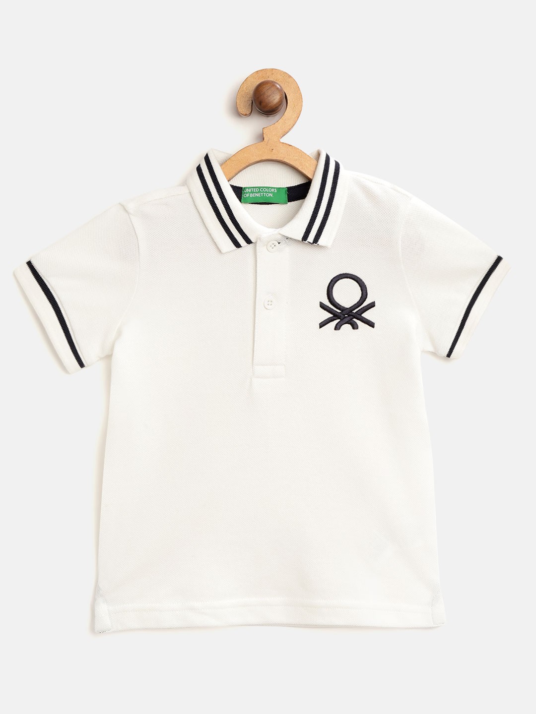 

United Colors of Benetton Boys Off-White Solid Polo Collar T-shirt with Embroidered Detail