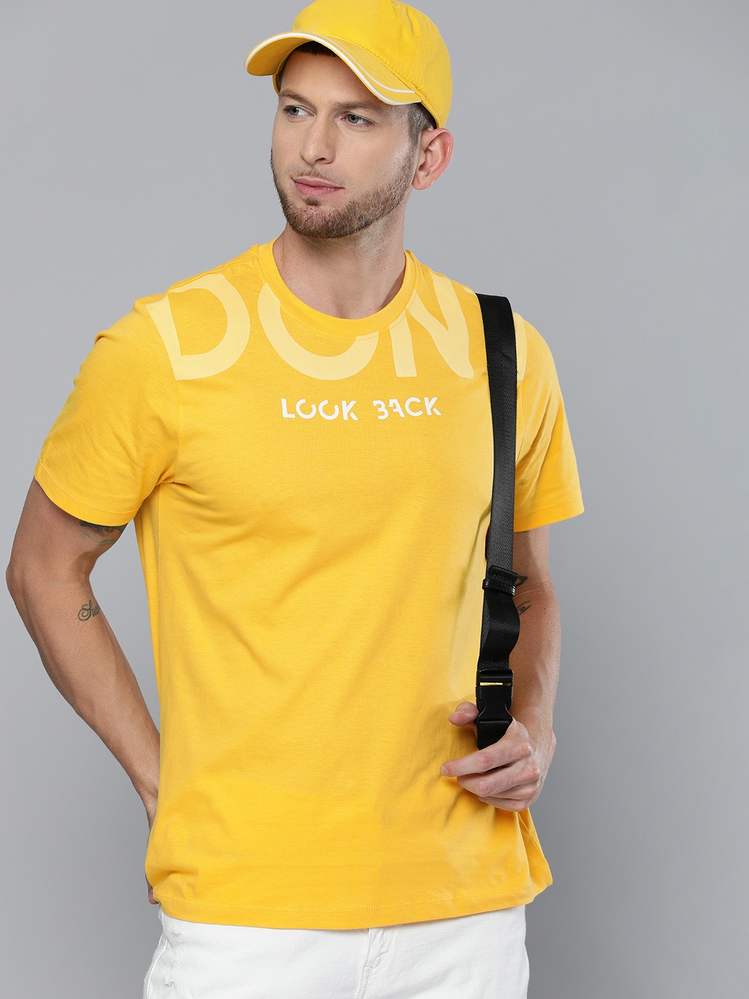 

Kook N Keech Men Yellow Printed Round Neck Pure Cotton T-shirt
