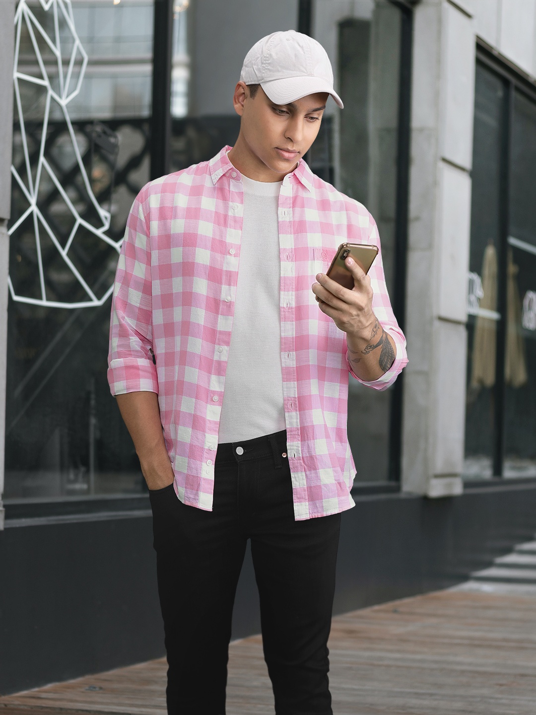 

United Colors of Benetton Men Pink & White Slim Fit Checked Casual Shirt