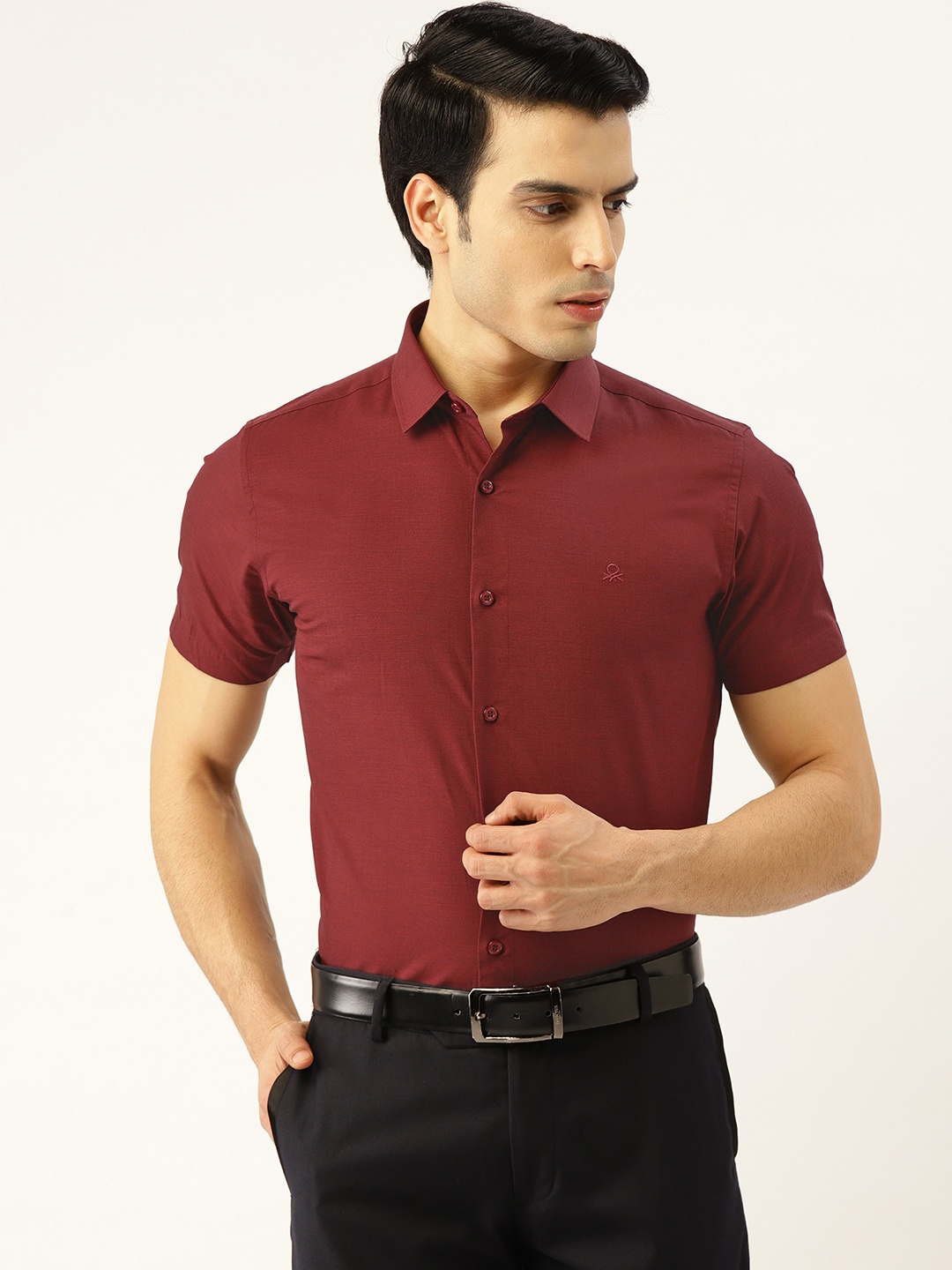 

United Colors of Benetton Men Maroon Slim Fit Solid Formal Shirt