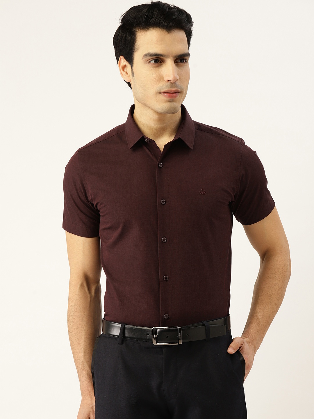 

United Colors of Benetton Men Burgundy Cotton Slim Fit Solid Formal Shirt