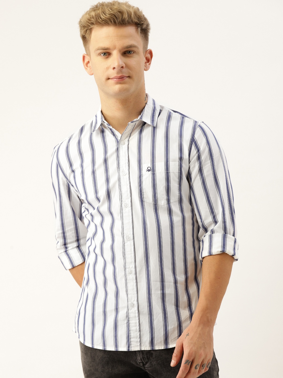 

United Colors of Benetton Men White & Navy Blue Slim Fit Striped Casual Shirt