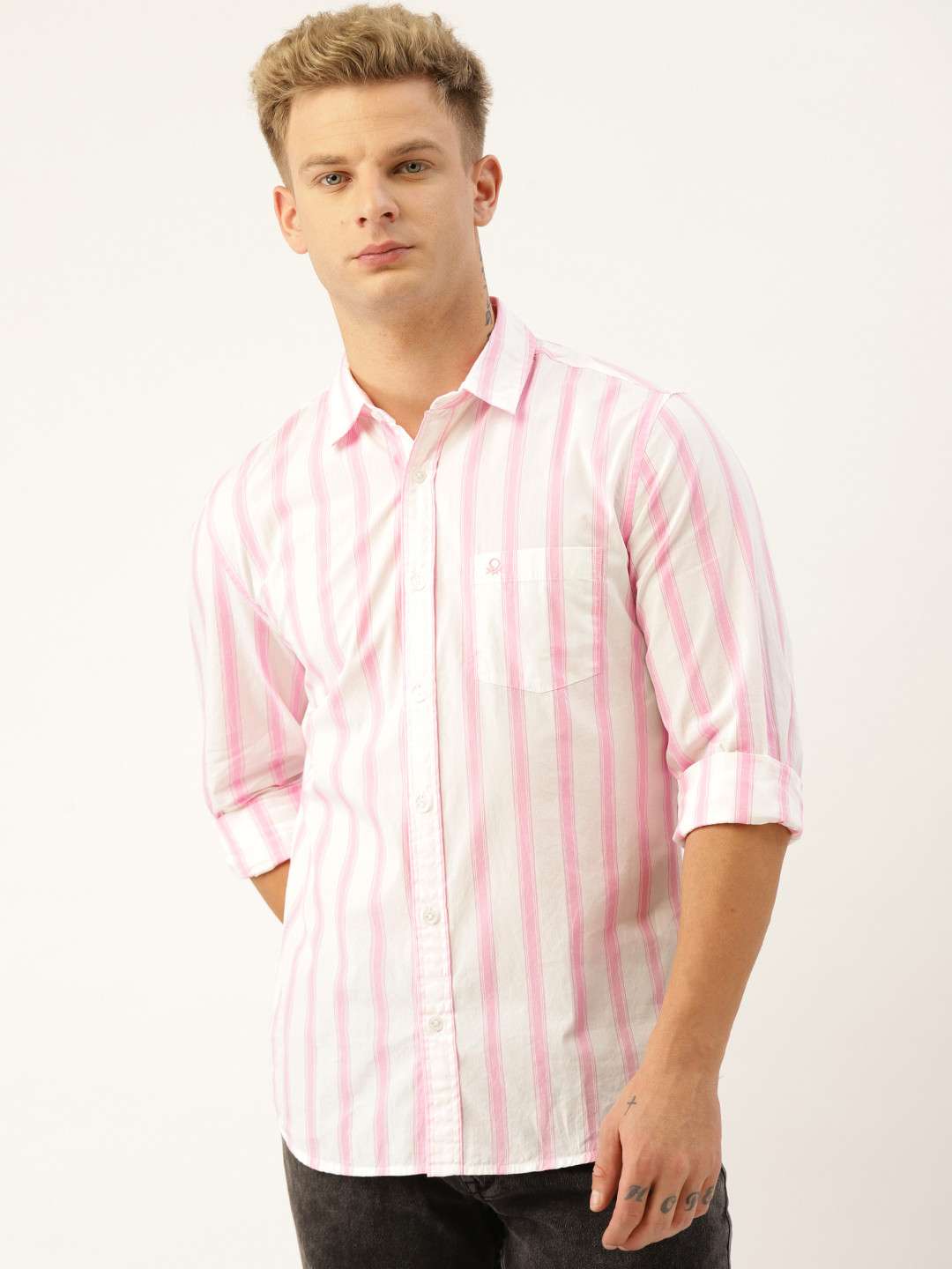 

United Colors of Benetton Men White & Pink Slim Fit Striped Casual Shirt