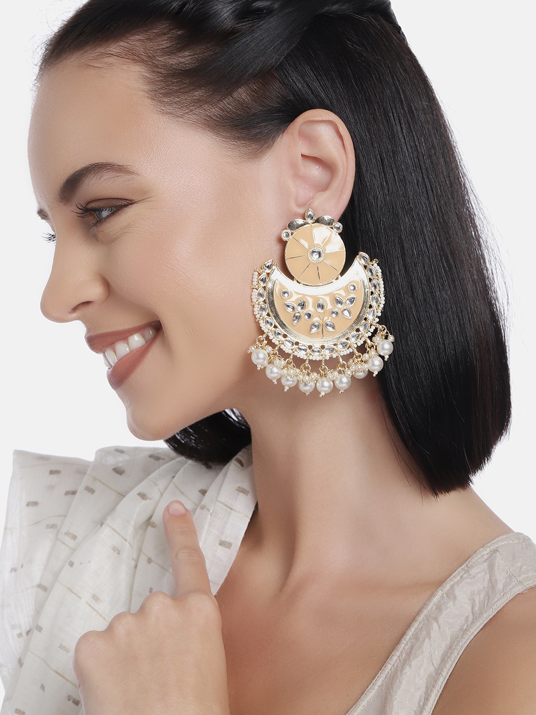 

LAIDA Gold-Plated & Beige Handcrafted Kundan Studded Crescent Shaped Chandbalis