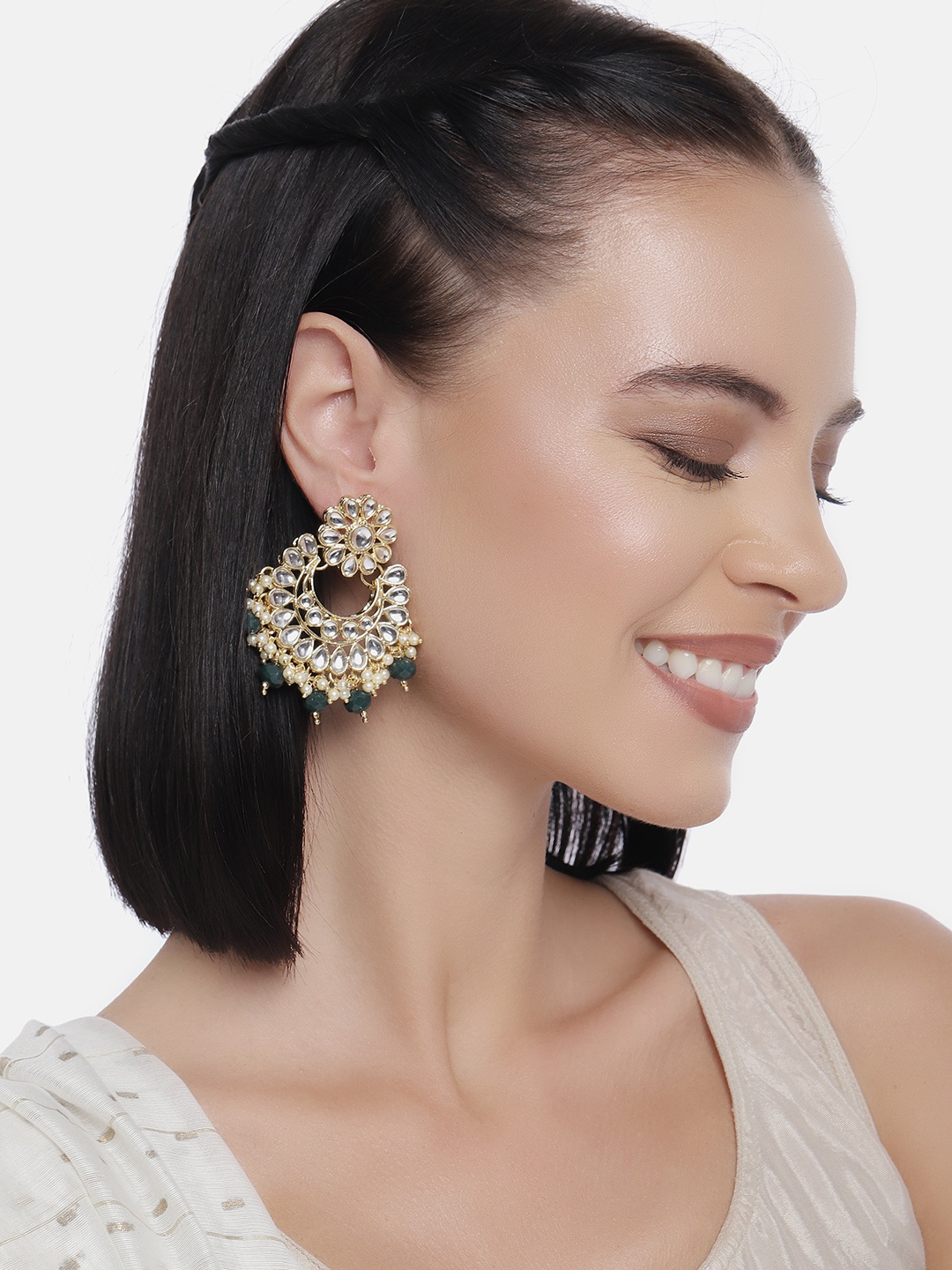

LAIDA Gold-Plated & White Kundan Studded Crescent Shaped Chandbalis