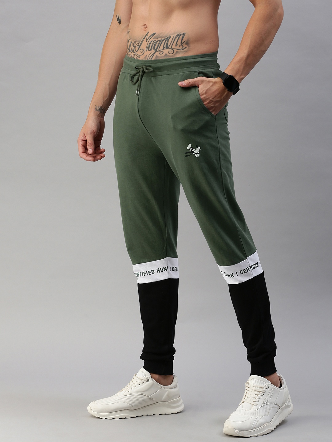 

Kook N Keech Men Olive Green & Black Colourblocked Pure Cotton Joggers with Printed Detail
