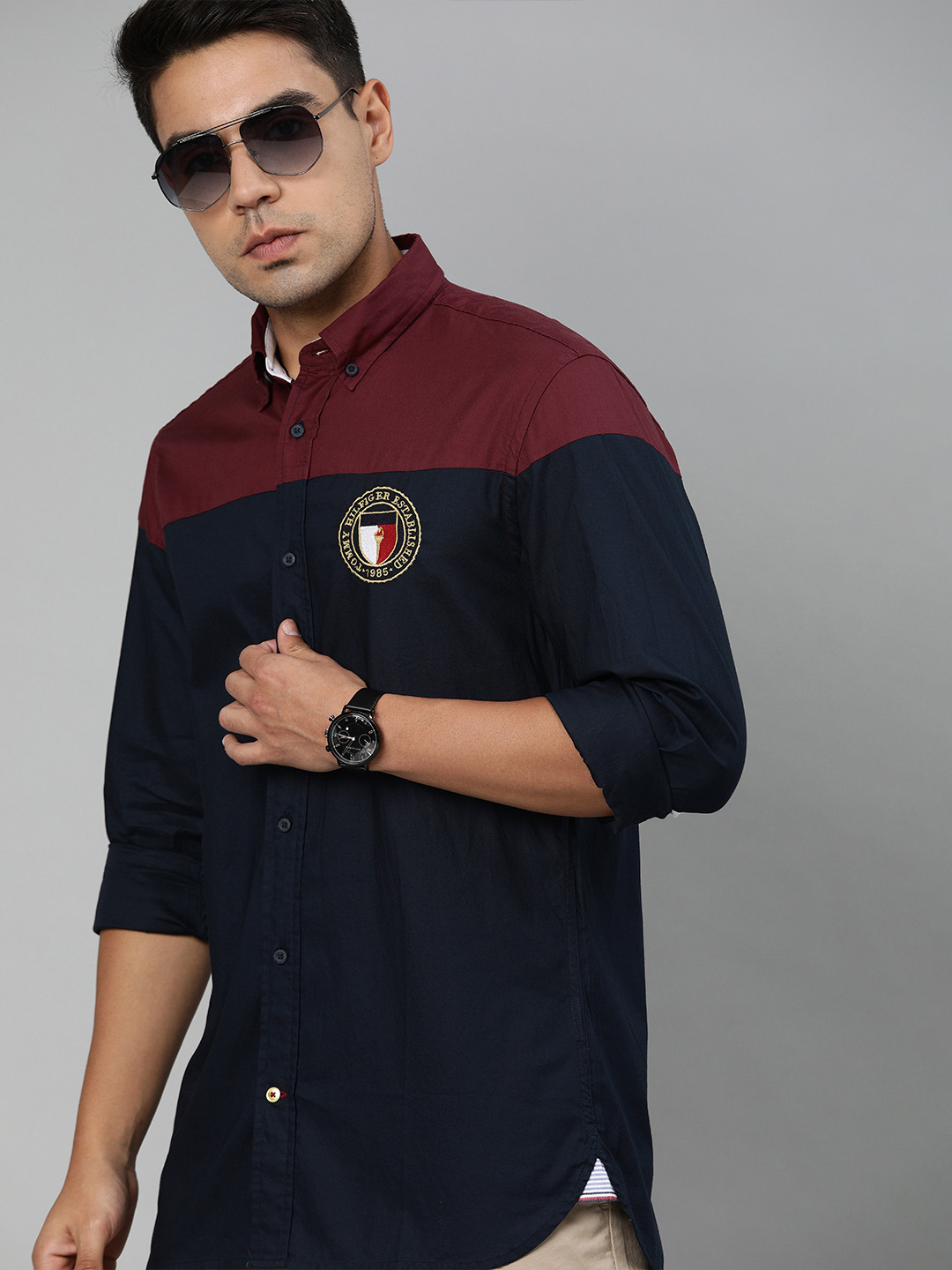

Tommy Hilfiger Men Navy Blue & Maroon Regular Fit Colourblocked Casual Shirt