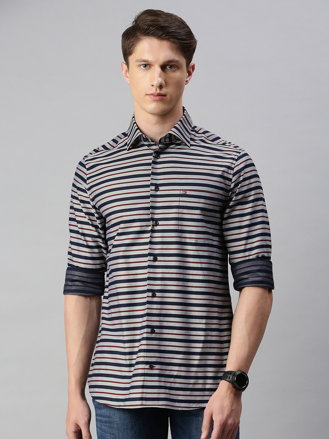 

Tommy Hilfiger Men Navy Blue & Grey Regular Fit Striped Casual Shirt