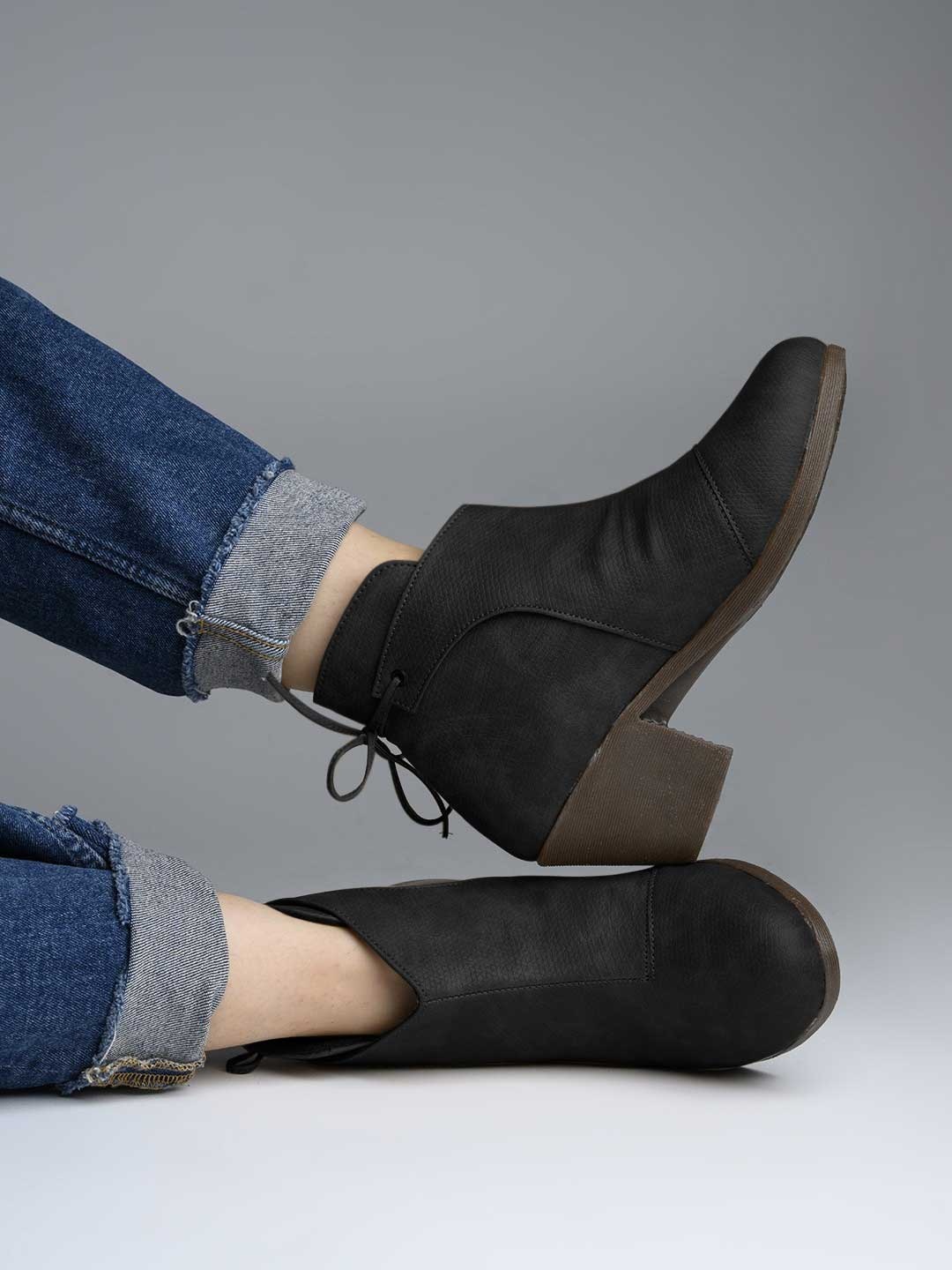 

Shoetopia Women Black Solid Heeled Boots