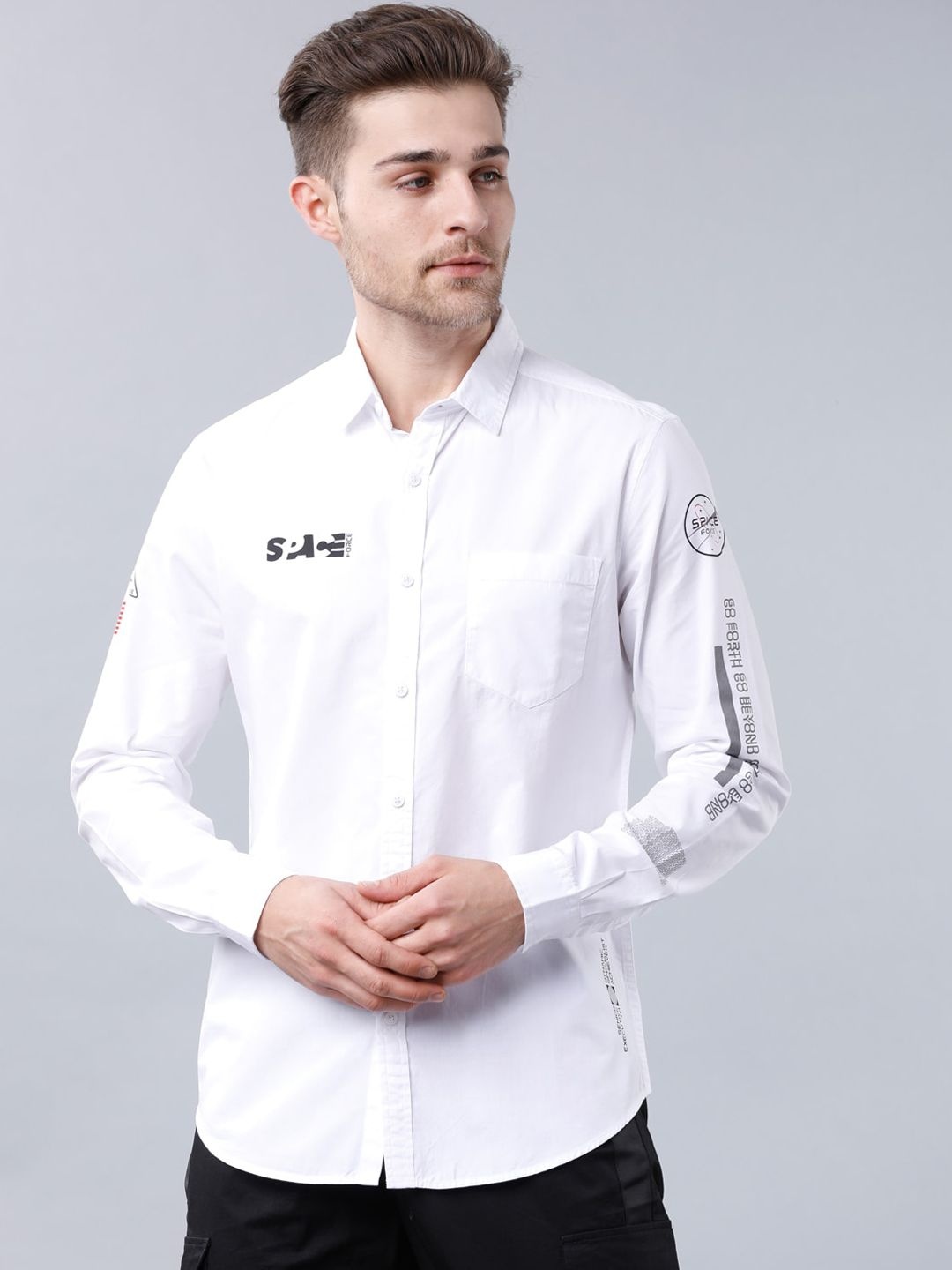 

LOCOMOTIVE Men White Slim Fit Solid Casual Shirt