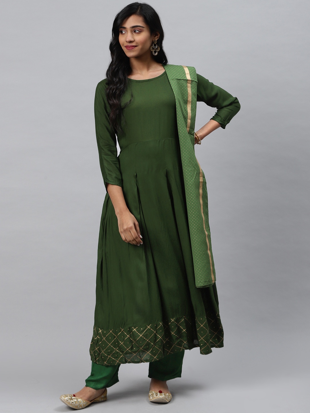 

GoSriKi Women Green Solid Kurta with Palazzos & Dupatta