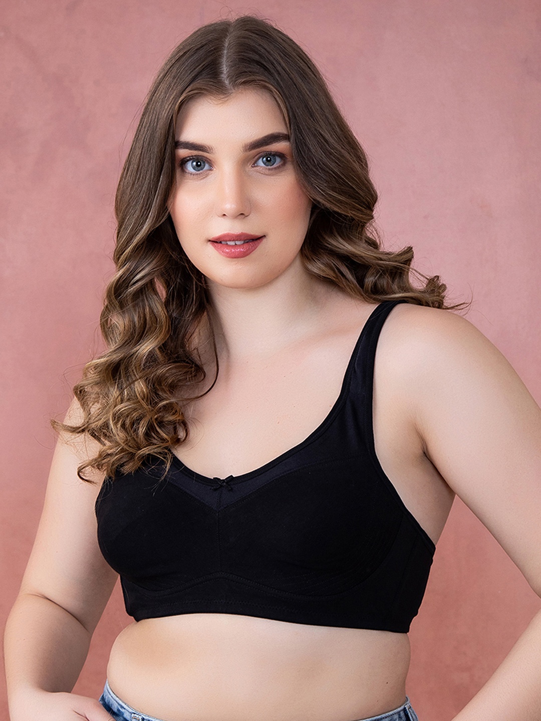 Clovia Black Solid Non-Wired Non Padded Everyday Bra BR2052R1332E