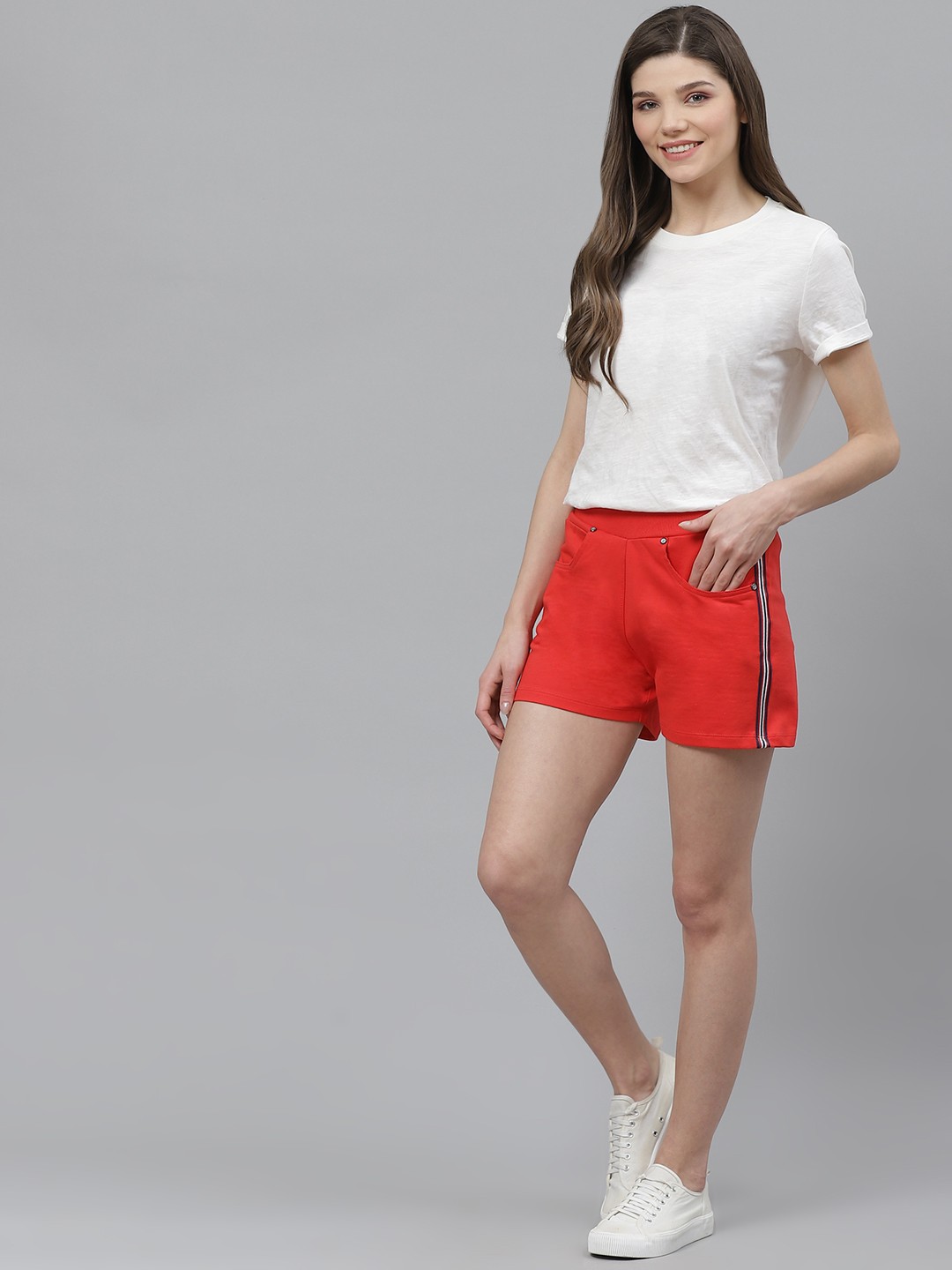 

Mast & Harbour Women Red Pure Cotton Solid Regular Fit Regular Shorts